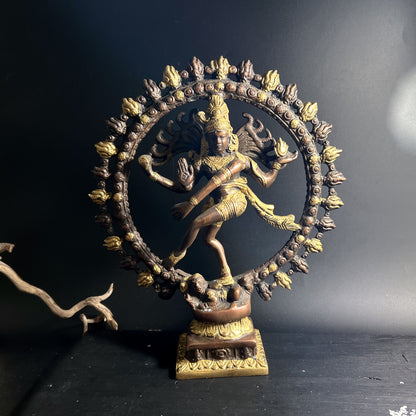 Shiva Nataraja Statue aus Messing 27 cm mit Flammenaura | Happy Minerals