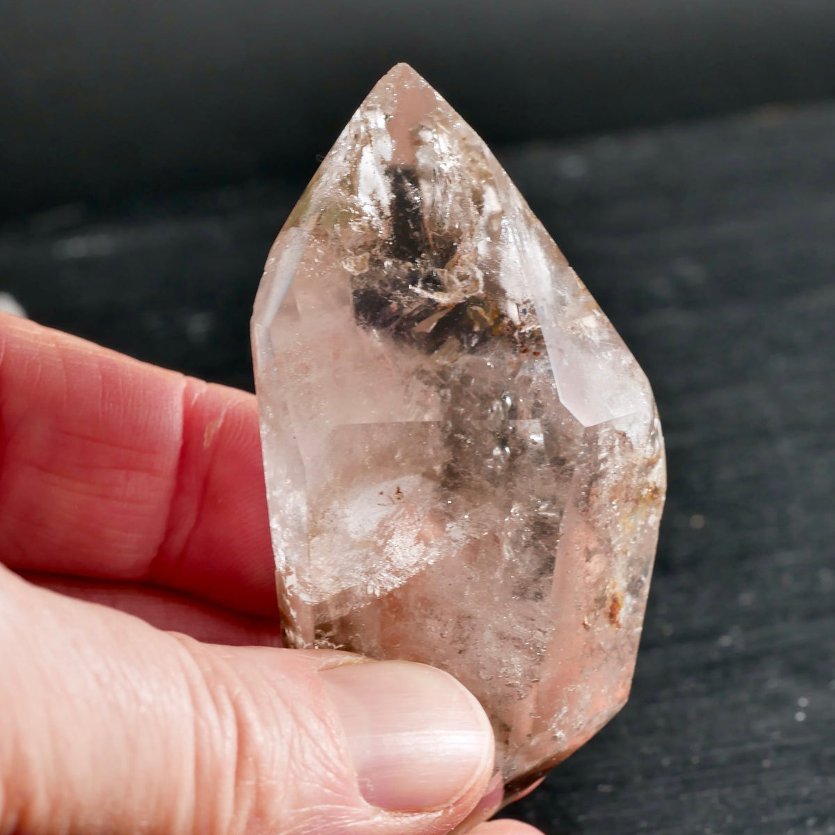 Smoky Amethyst Kristall | In Hand präsentiert | Zarte Spitze | Madagaskar Unikat | Happy Minerals
