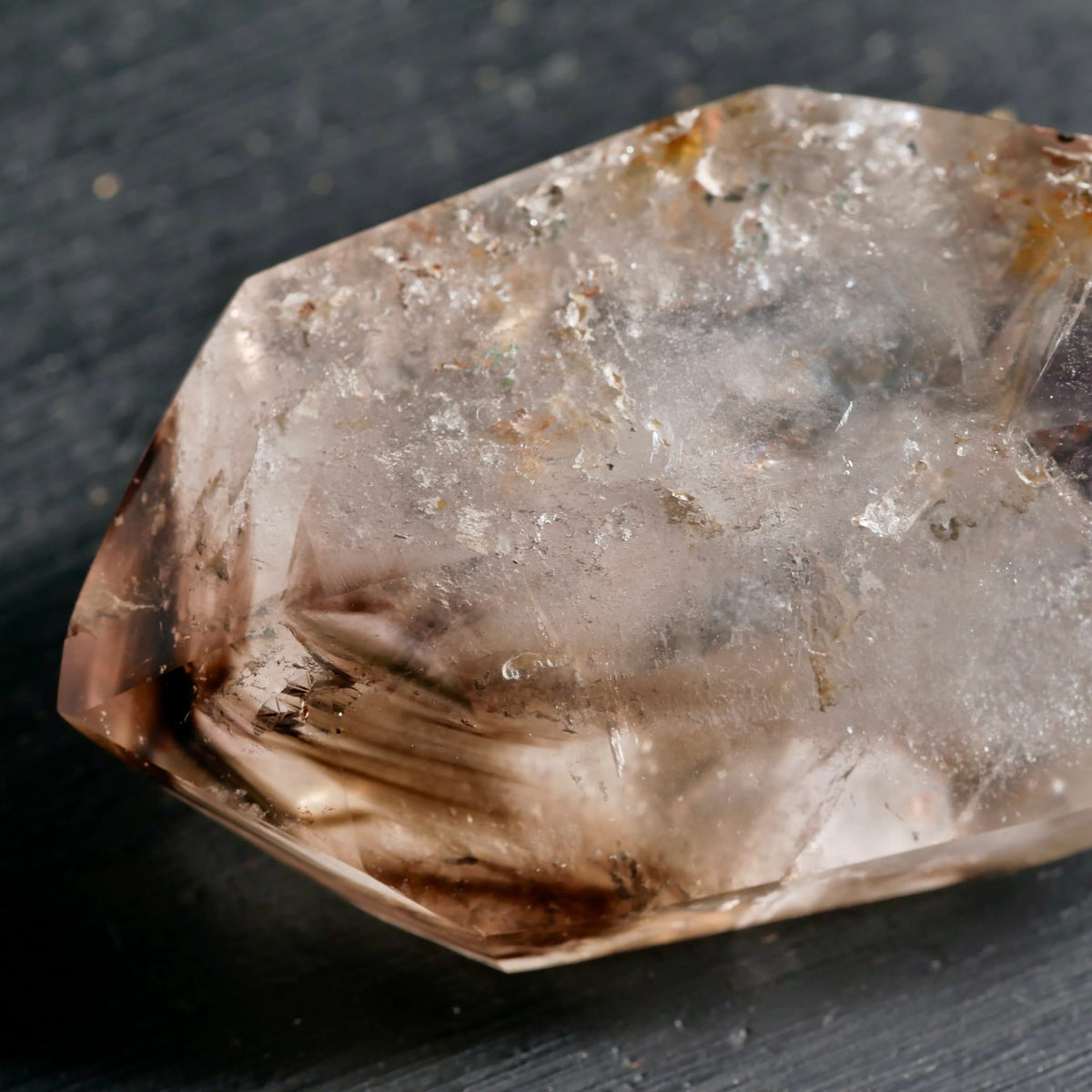 Smoky Amethyst Facette | Rauchige Streifen | Bergkristall Textur | Madagaskar | Happy Minerals