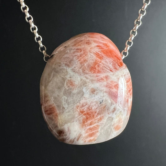 Sonnenstein | Anhänger | Silberkette | orange-weiße | Maserung | funkelnd | Happy Minerals