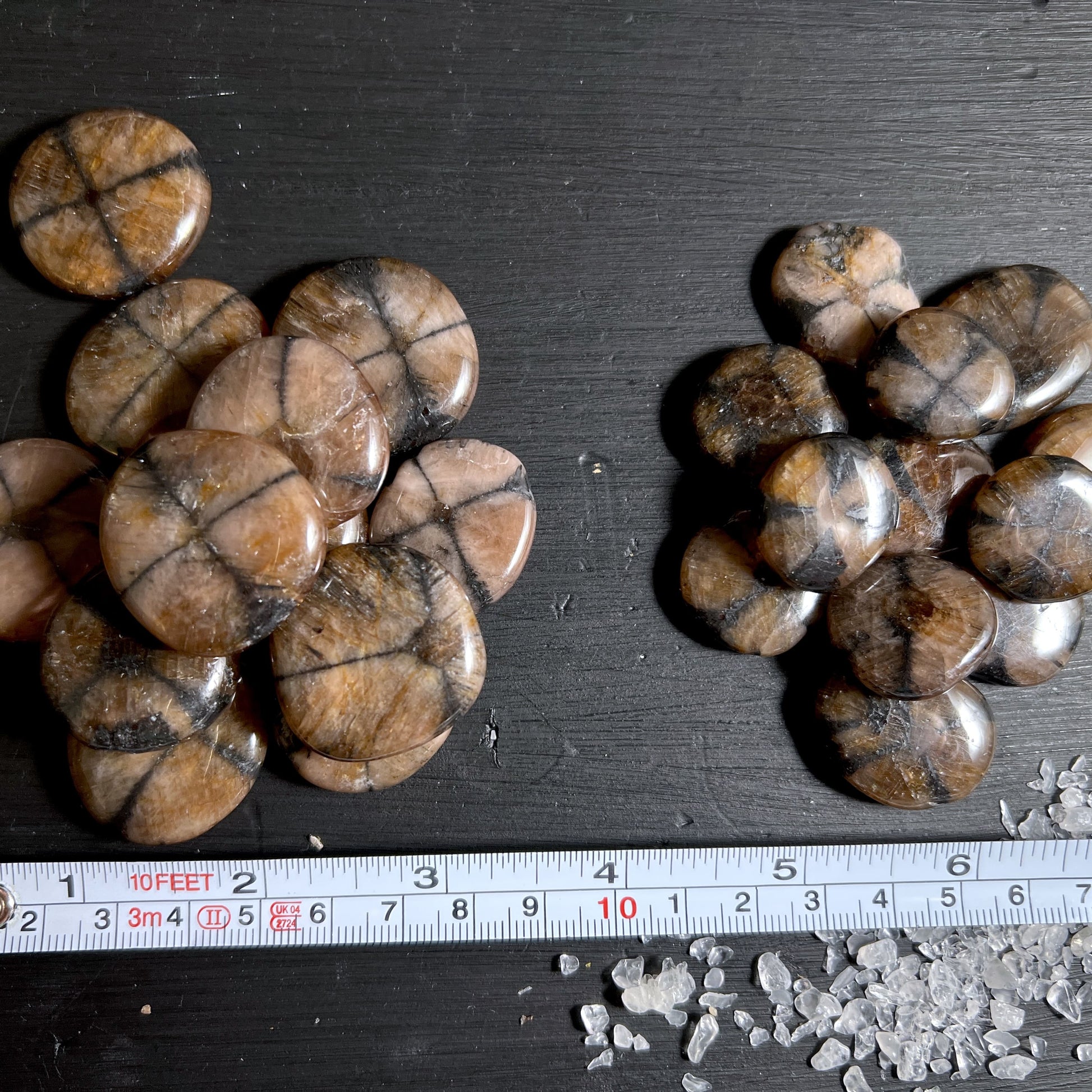 Spiritueller Chiastolith Kristall – individuell mit Naturmuster | Happy Minerals