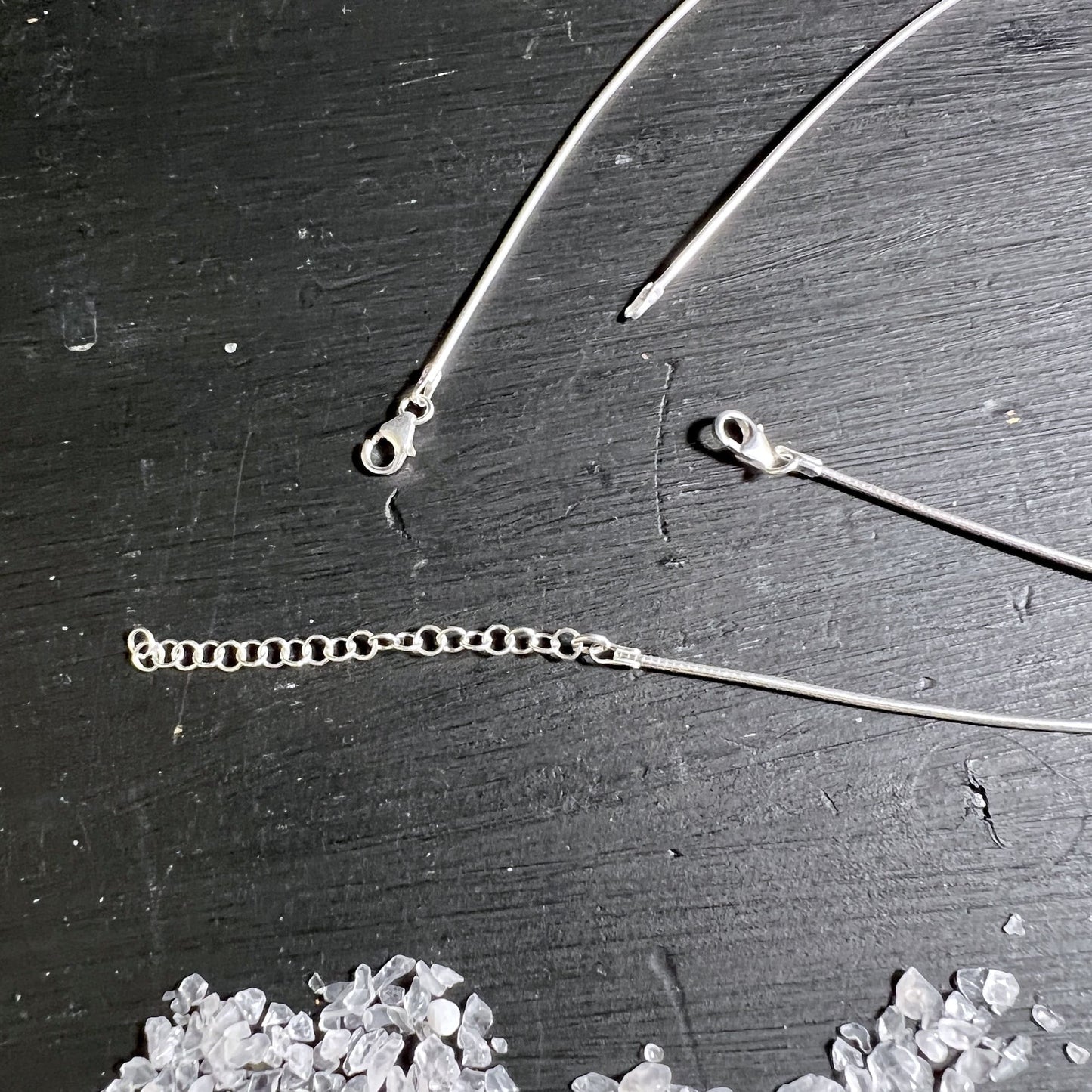 Luxuriöse Sterling Silber Omega Halsreife in Vergleich, aus Italien | Happy Minerals