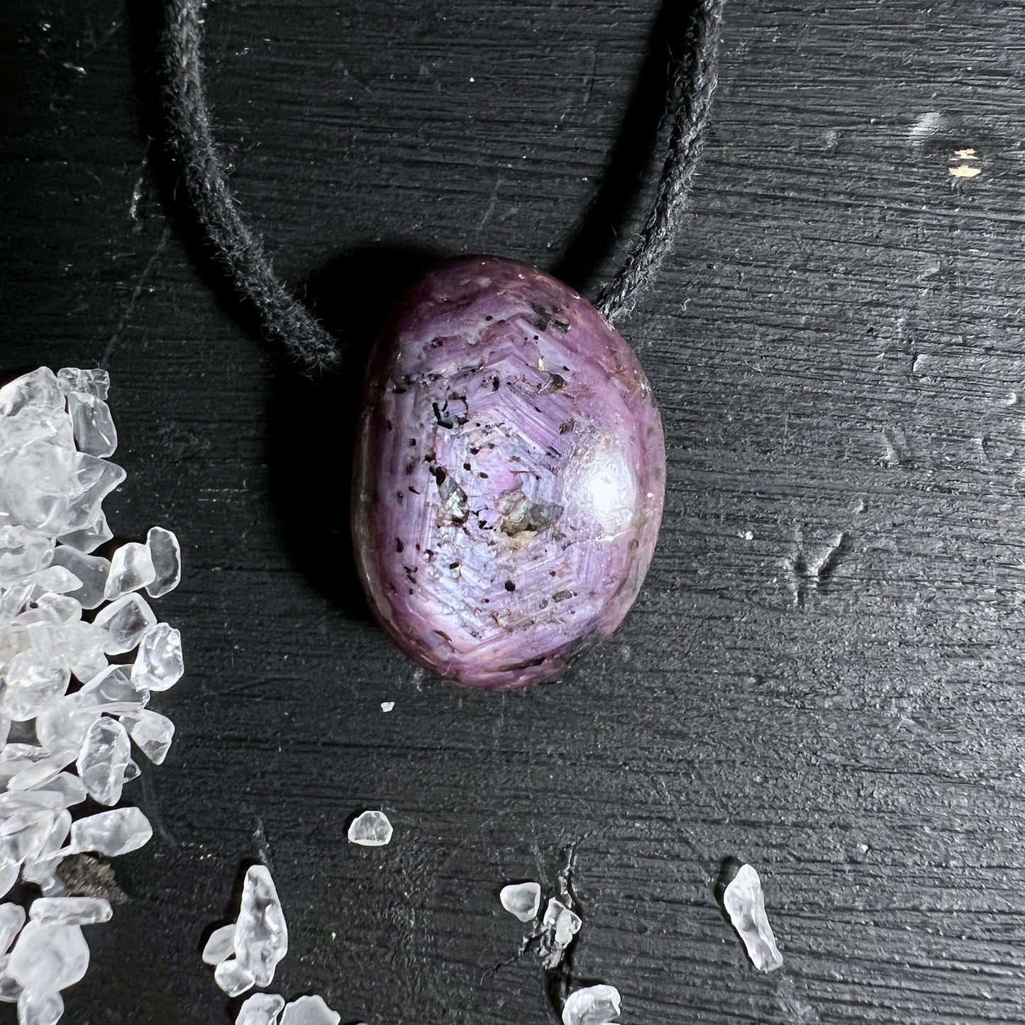 Sternrubin Anhaenger mit Asterismus aus Madagaskar