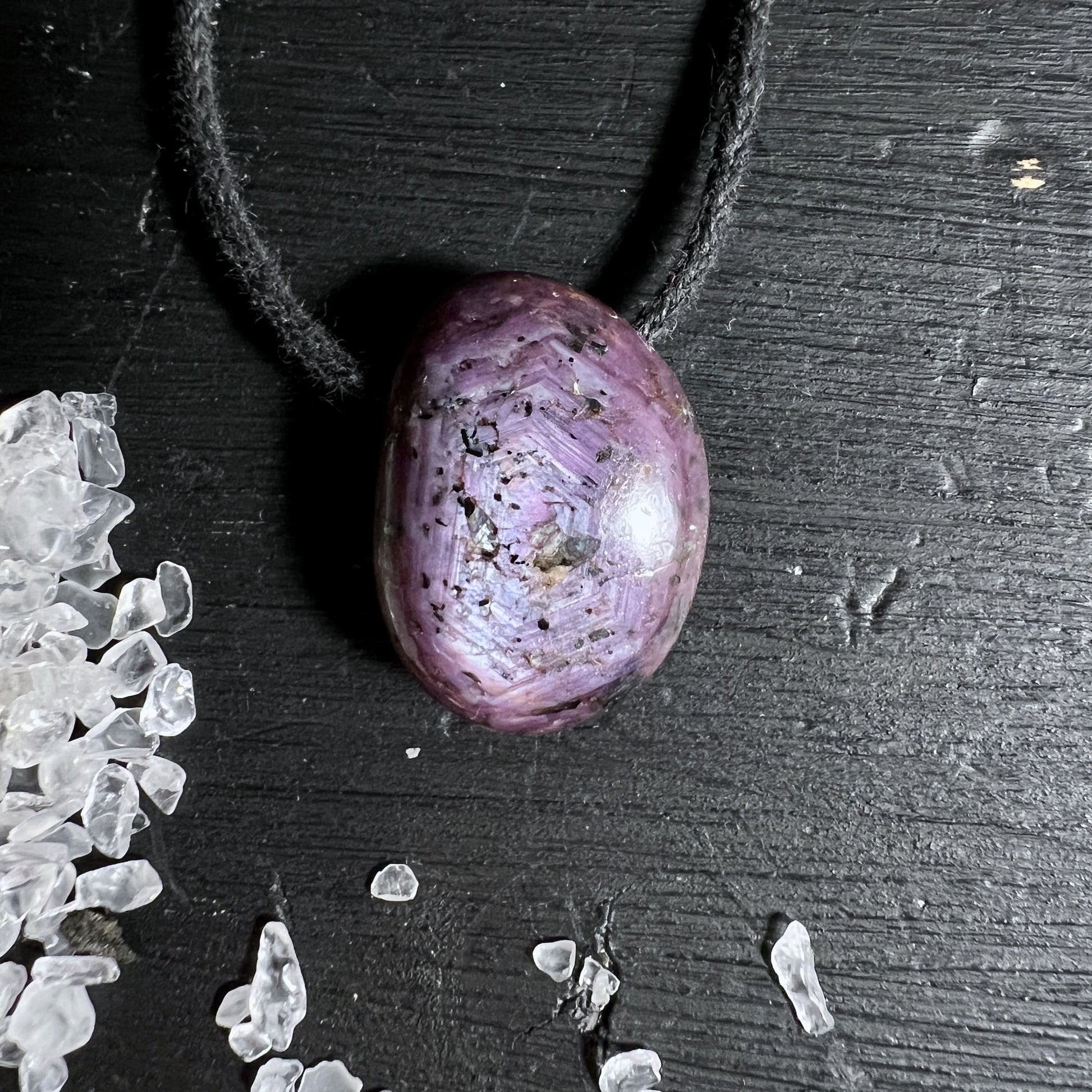 Sternrubin Anhaenger mit Asterismus aus Madagaskar