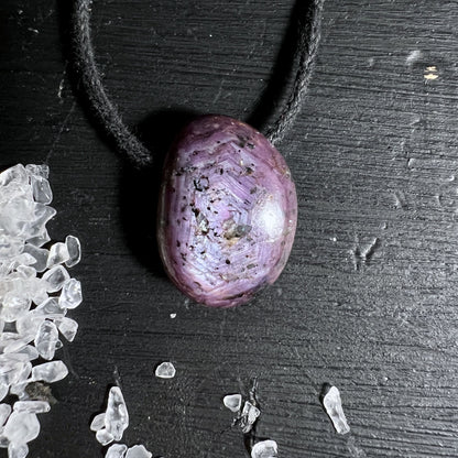 Sternrubin Anhaenger mit Asterismus aus Madagaskar