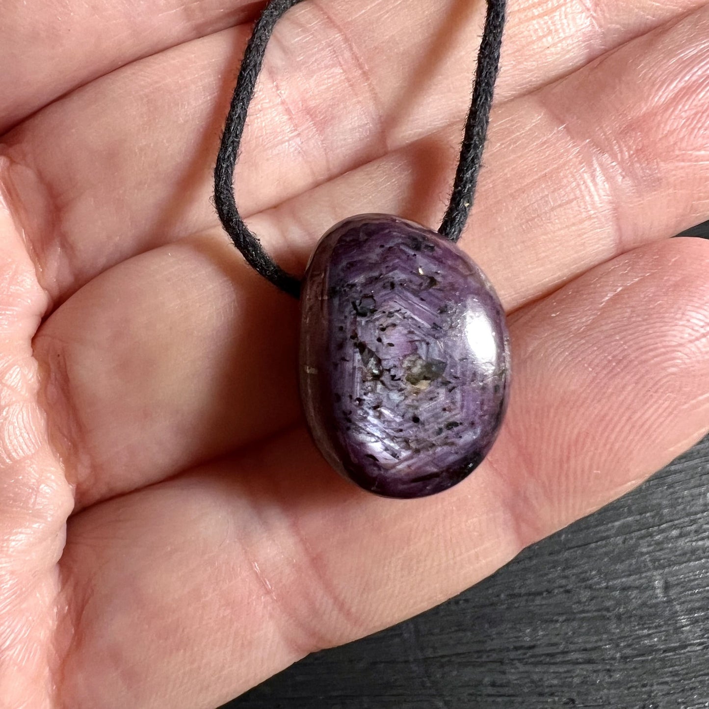 Sternrubin Anhaenger fuer Sternzeichen Widder Loewe Skorpion