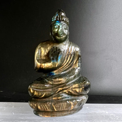 Sunset Labradorit Buddha | frontale Gesamtansicht | intensives Gold & Blau | Madagaskar | Happy Minerals