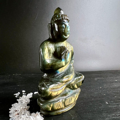 Sunset Labradorit Buddha | seitliche Ansicht | blau-goldenes Labradoreszenz | Madagaskar | Happy Minerals