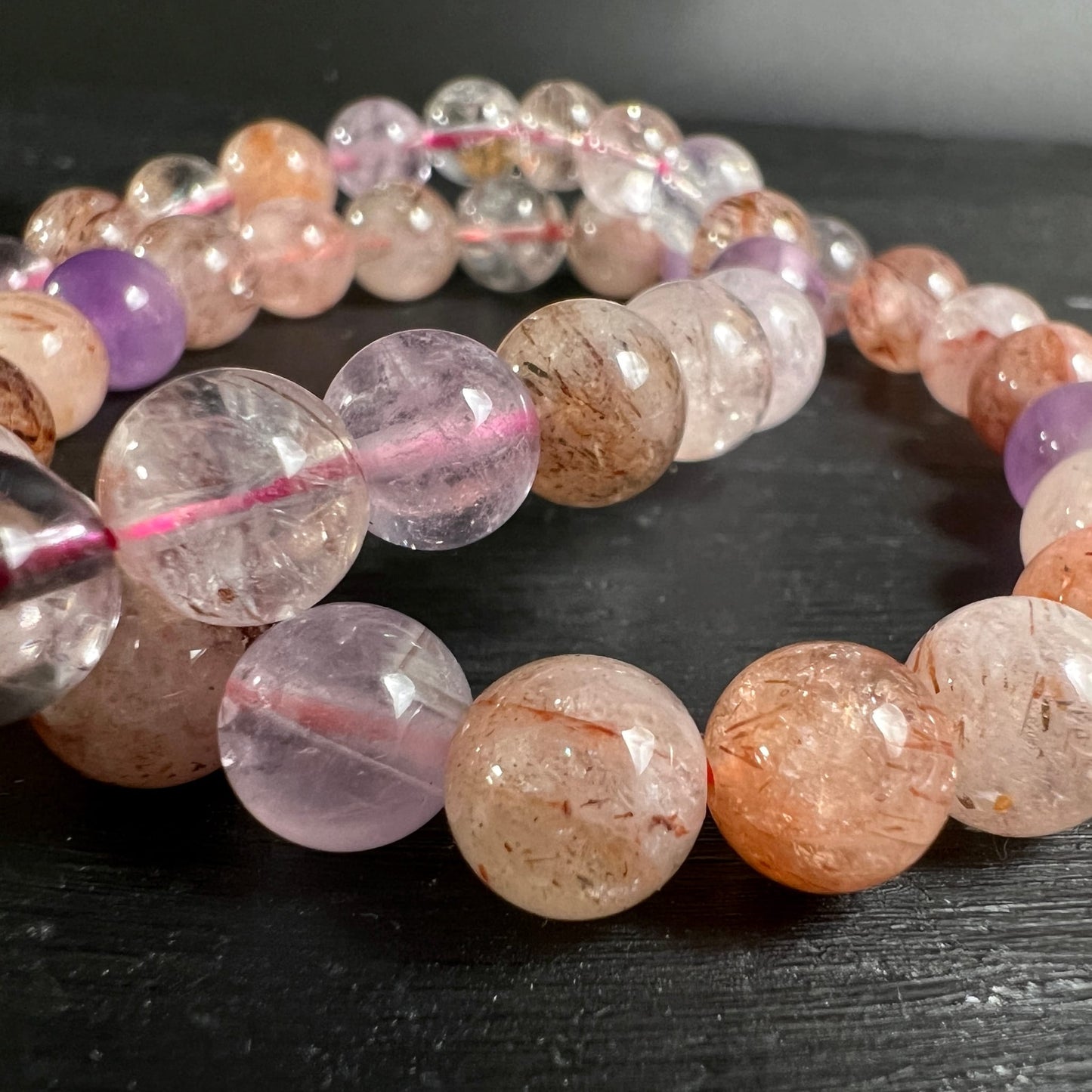 Super Seven Armband | Zwei Armbänder | Grosse Kugeln 10mm | Rutileinschlüsse Pfirsich Lila | Melody Stone | Happy Minerals