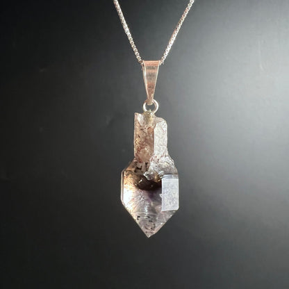 Super Seven Kristall | schimmernde Kristallfacetten | dunkle Einschlüsse | Rohstein-Schönheit | Happy Minerals