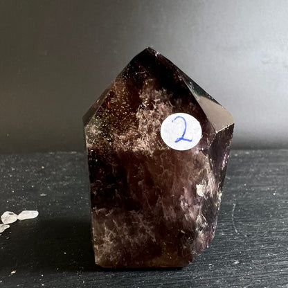 Dunkle Super Seven Spitze | mystische Schattierungen | Melody Stone | Variante 2 | Happy Minerals