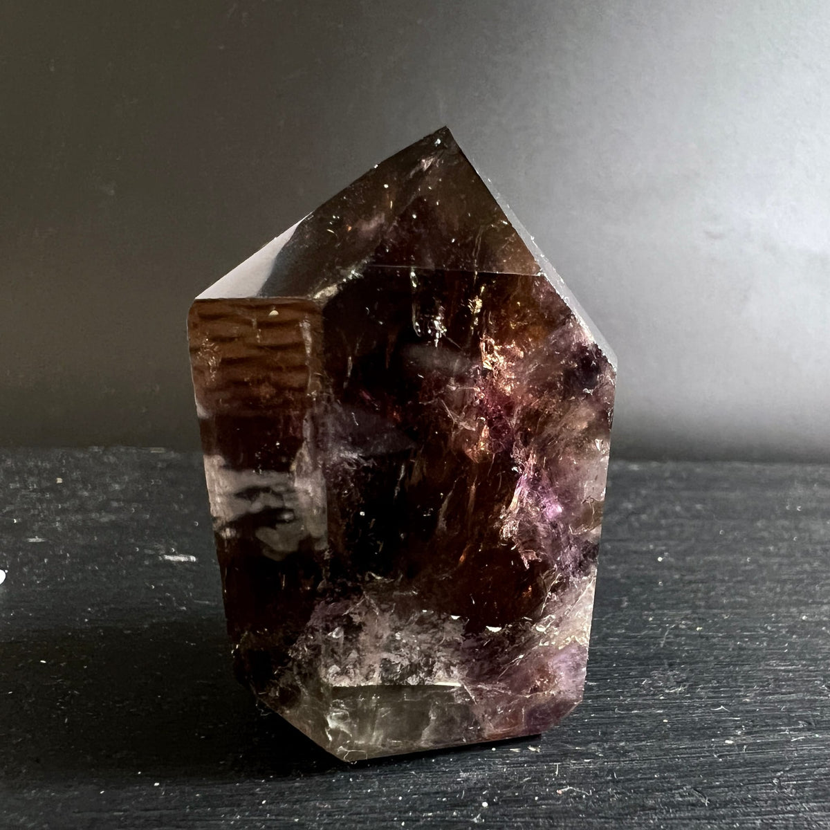 Große Super Seven Spitze | warme Erdtöne mit Klarquarz-Basis | Melody Stone | Variante 3 | Happy Minerals
