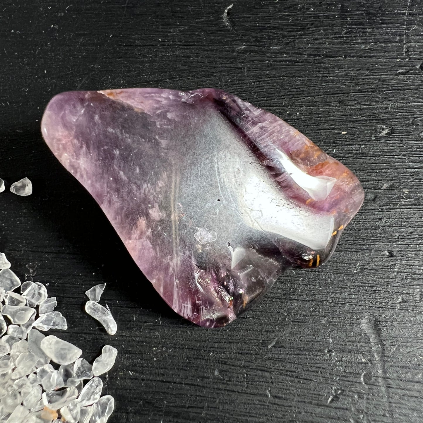 Super Seven Handstein Variante B | milchig-violette Textur mit orangen Akzenten | Brasilien | Happy Minerals