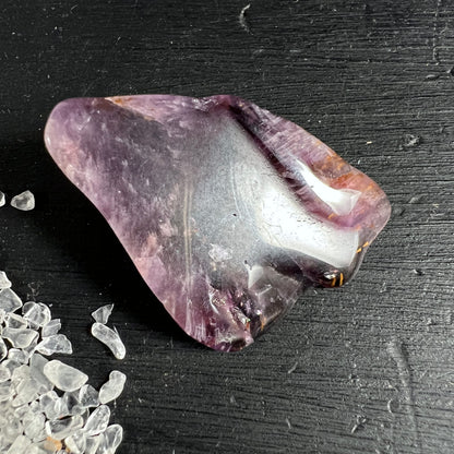 Super Seven Handstein Variante B | milchig-violette Textur mit orangen Akzenten | Brasilien | Happy Minerals