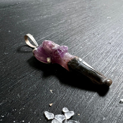 Super Seven Anhänger | diagonale Ansicht | lila Amethyst-Gesicht | Rauchquarz-Basis | Melody Stone | Happy Minerals