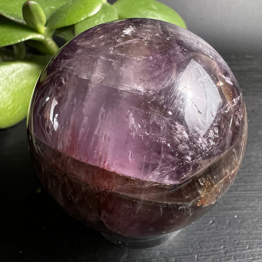 Melody Stone Kugel | zartes Lila | innere Strukturen & Schichten | Unikat Brasilien | Happy Minerals
