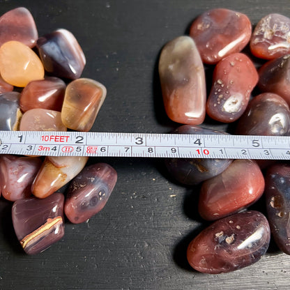 Swazi Achat | Trommelsteine | Mosambik | warme Rosé-Orange-Töne | Maßband | Happy Minerals