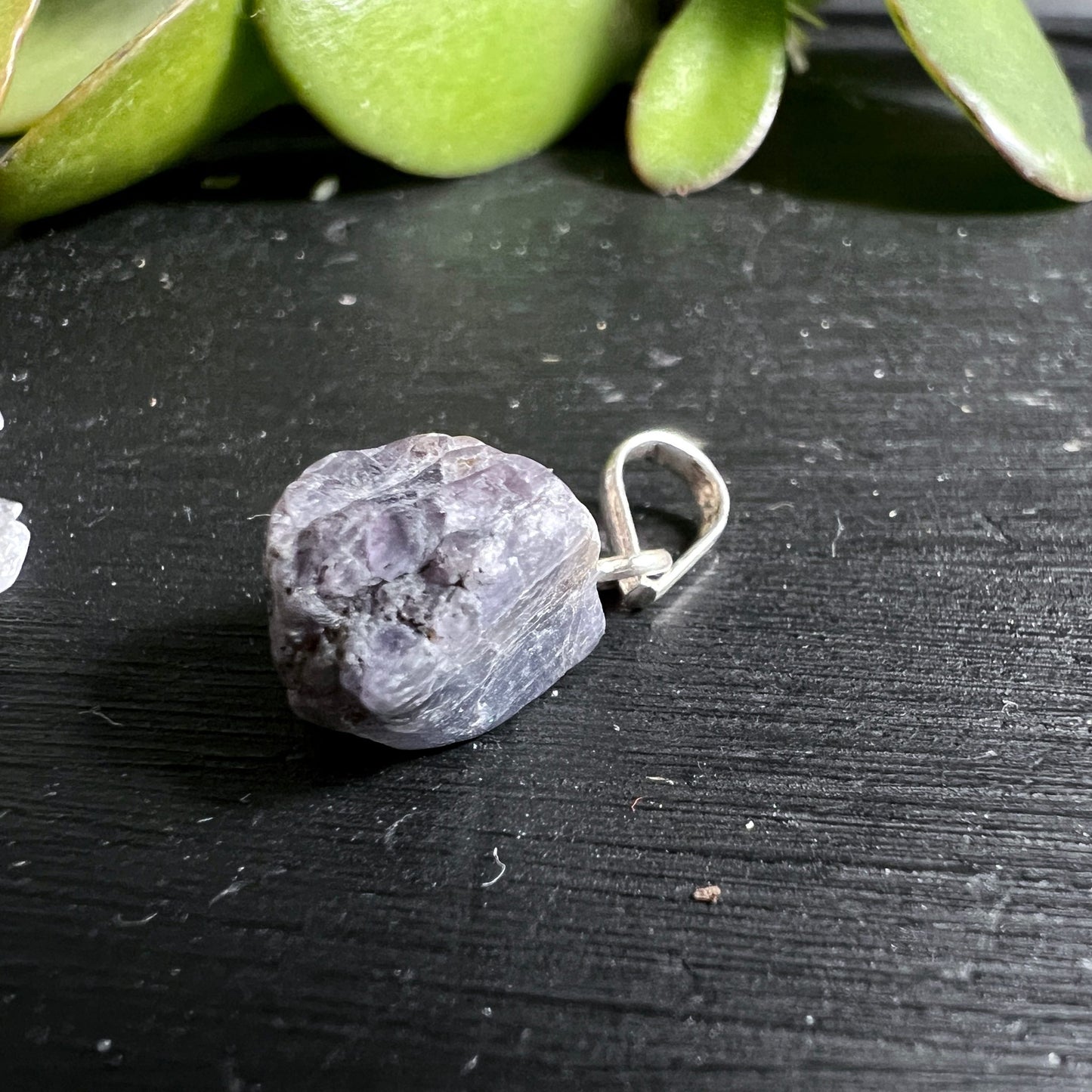 Tansanit Rohstein Anhänger | violett-bläulich schimmernd | Sterling Silber | Brasilien | Happy Minerals