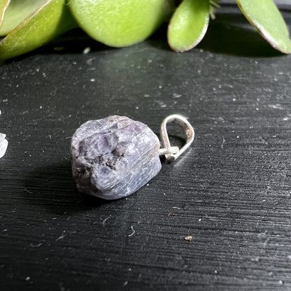 Tansanit Rohstein Anhänger | violett-bläulich schimmernd | Sterling Silber | Brasilien | Happy Minerals