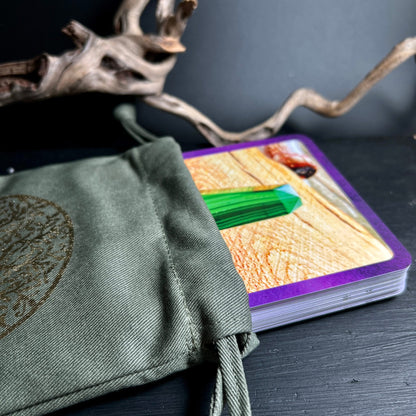 Geschlossener Textilbeutel mit Orakelkarten | Spirituelle Aufbewahrung | Kordelzug-Design | Happy Minerals