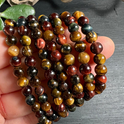 Tigerauge Perlen | Hand voll bunte Steine | Bulls Eye rot | Falkenauge blau | Happy Minerals