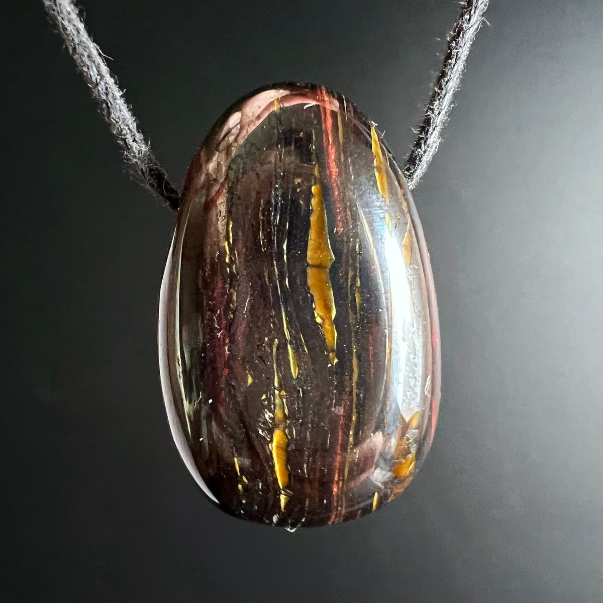 Tigereisen | Nahaufnahme | goldene Streifen | rotbraune Maserung | Namibia | Happy Minerals