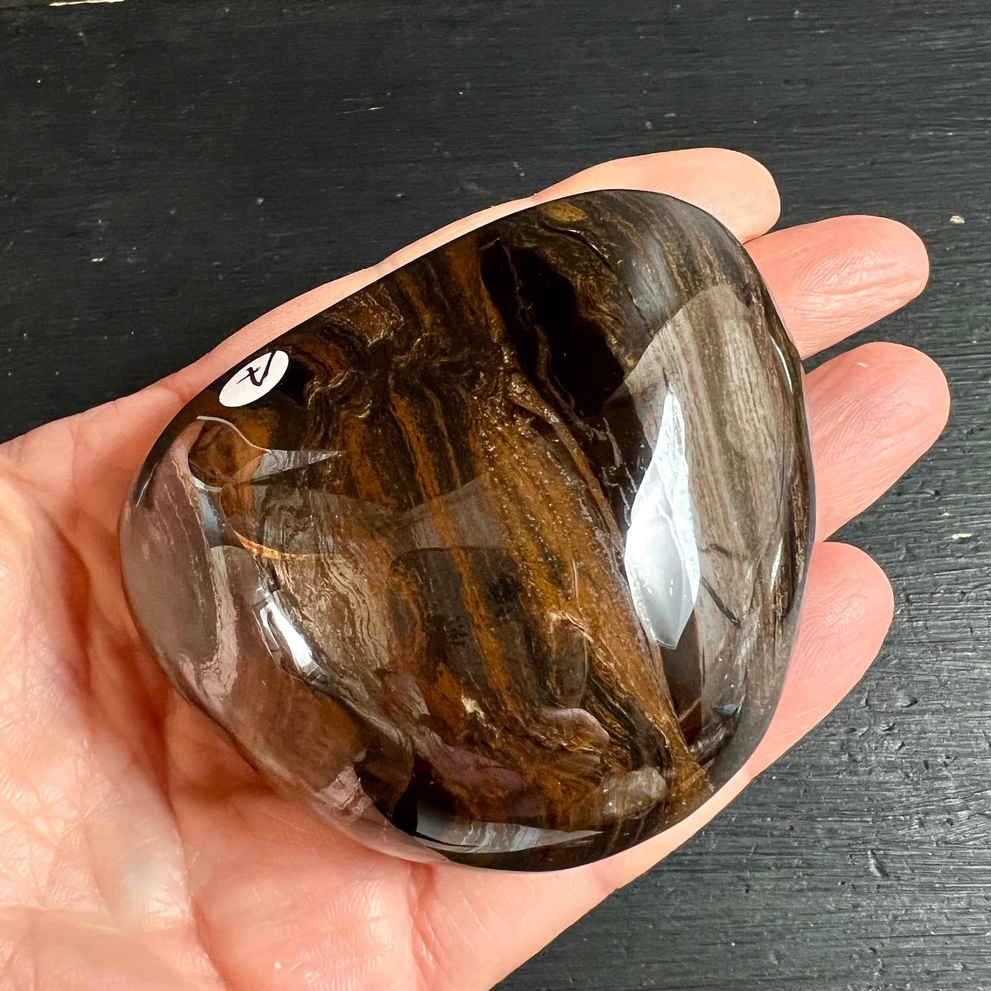 Tigereisen Nahaufnahme | Variante A | markante Streifen | warme Erdtöne | Happy Minerals