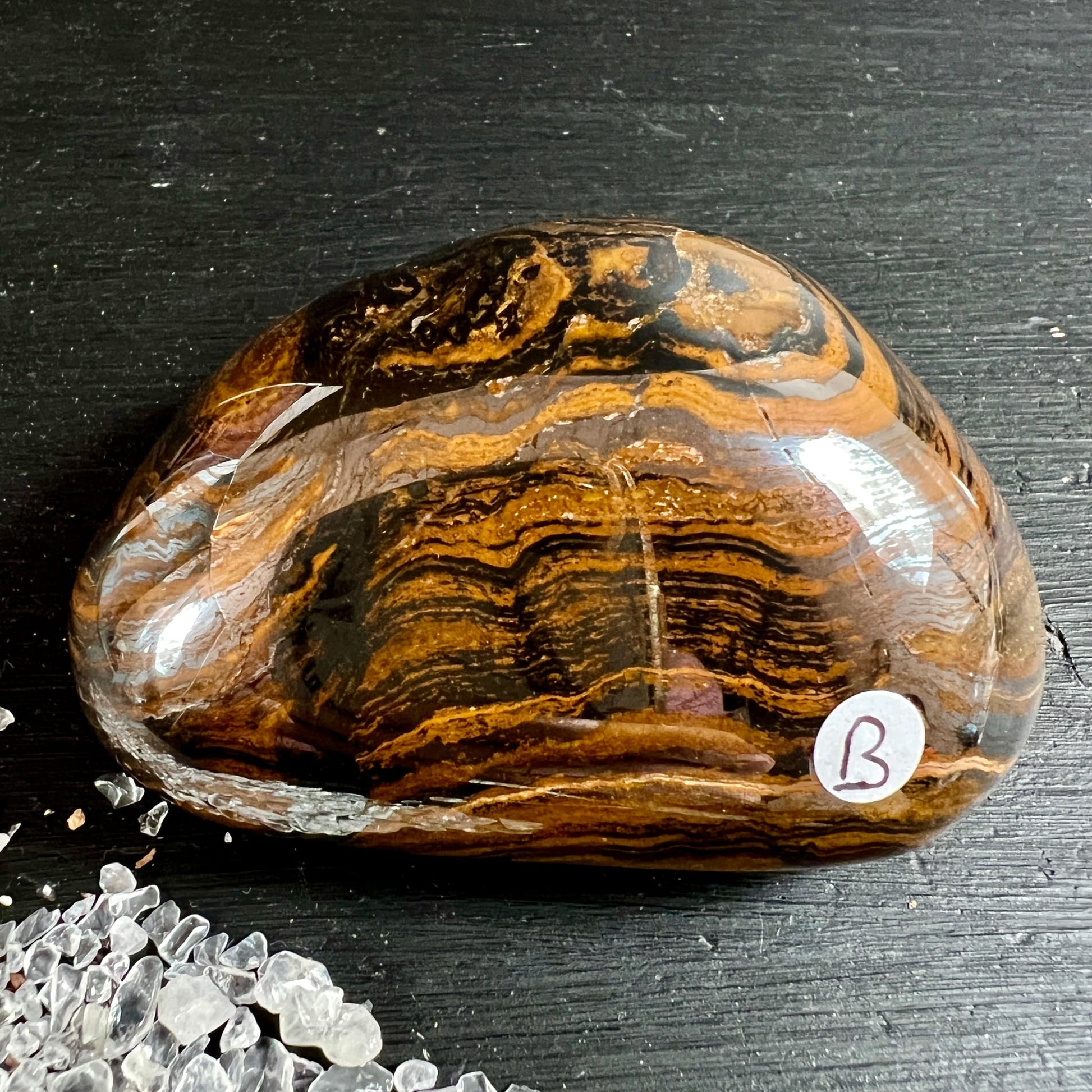 Tigereisen Namibia | Variante B | schwarz-goldene Bänder | polierte Oberfläche | Happy Minerals