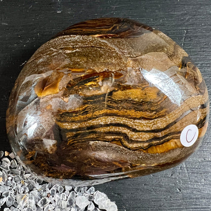 Tigereisen Handstein | Variante C | markante Linien | goldbraune Schichten | Happy Minerals