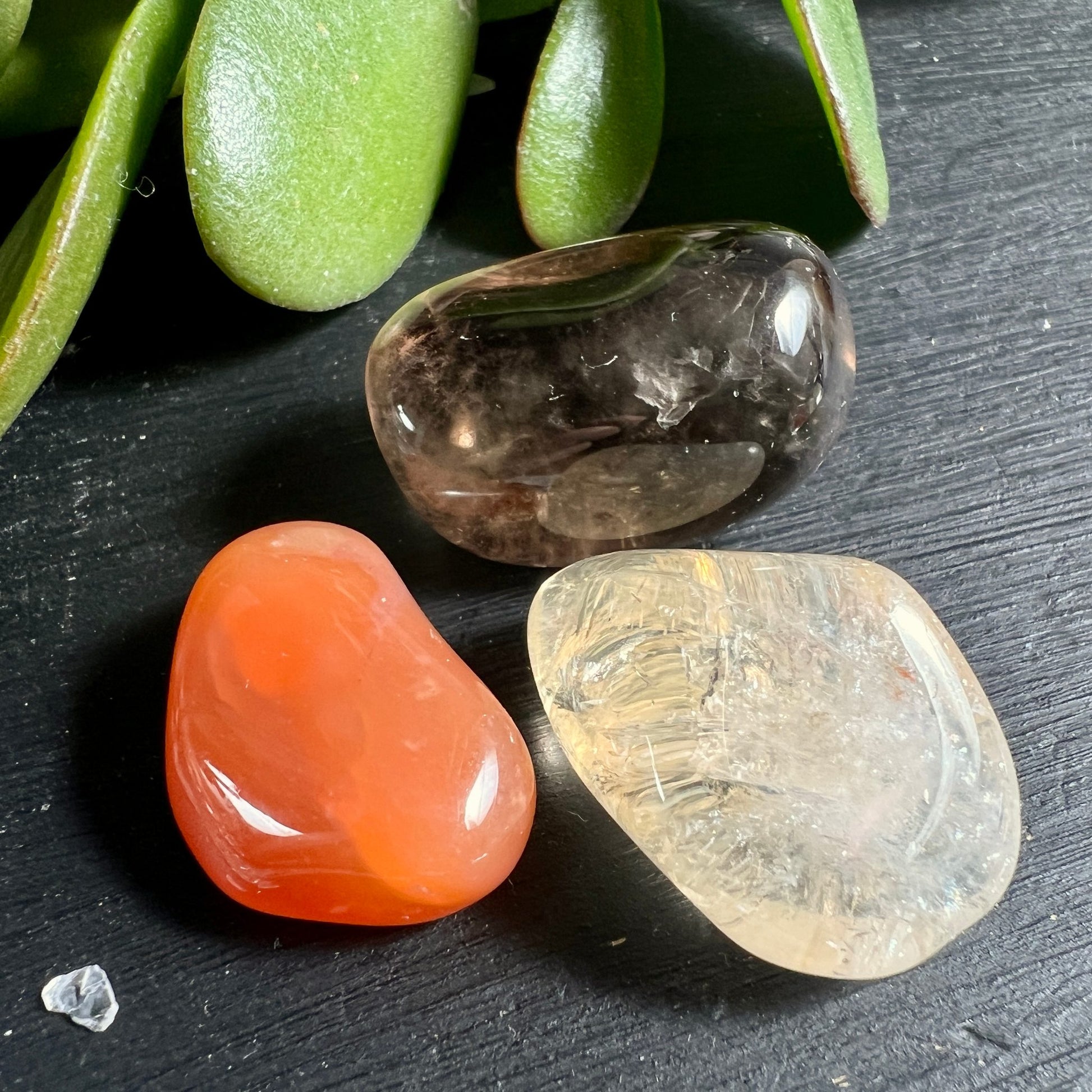 Trommelstein Trio Brasilien | Warme Erdtoene Orange Gelb Braun | Karneol Citrin Rauchquarz | Happy Minerals