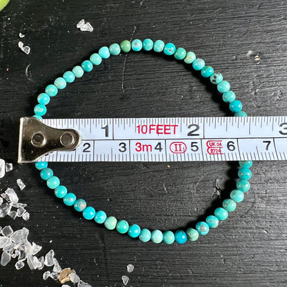 Türkis Perlenarmband | Maßband Messung | 7 Inches | runde blaue Perlen | USA Herkunft | Kristalle | Happy Minerals