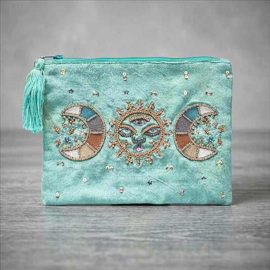 Türkise Samttasche mit Sonne Mond Stickerei | Goldene Perlen | Quaste | Tarot Kristalle | Happy Minerals