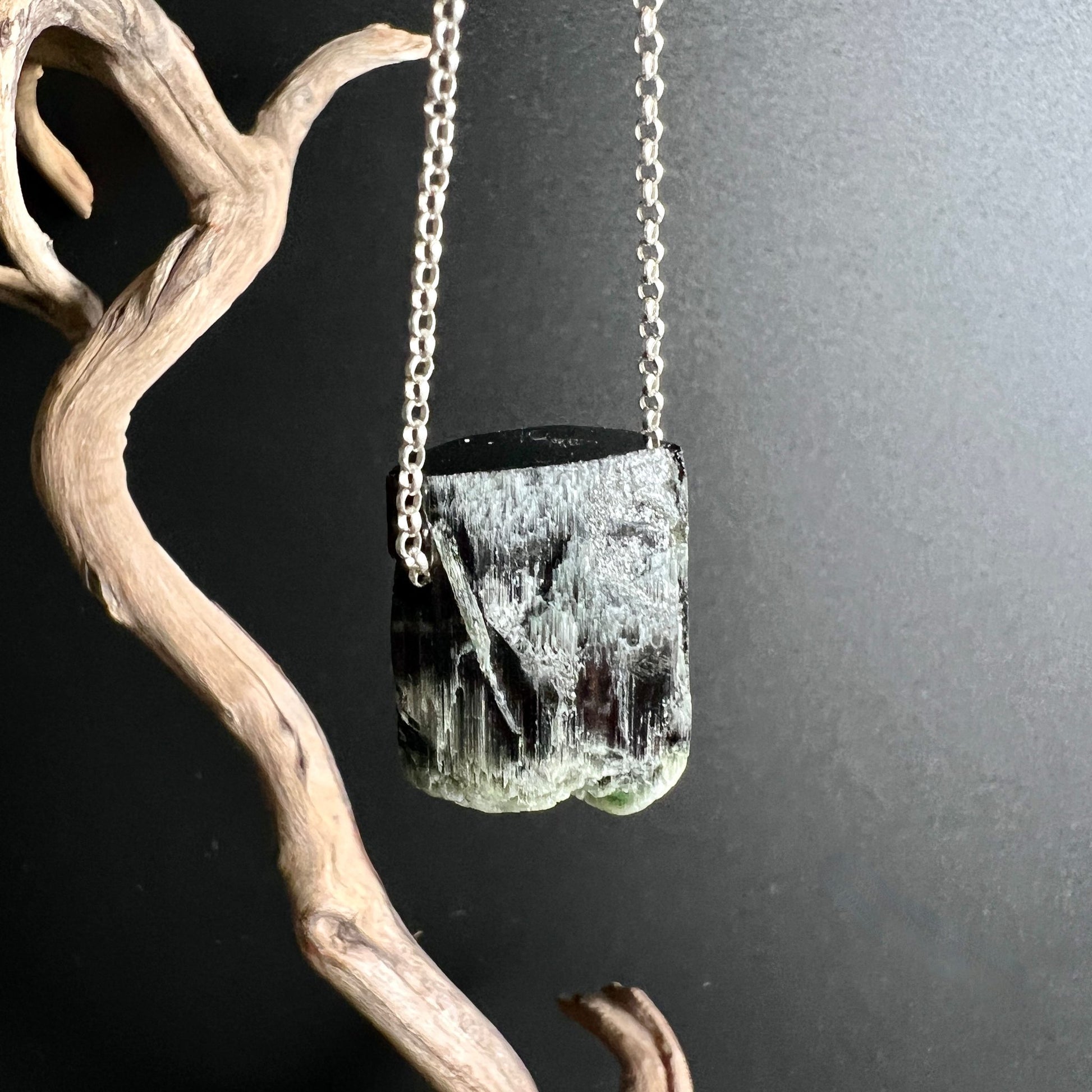 Turmalin Anhänger Silberkette | schwarzer Kristall | natürlicher Rohstein | Happy Minerals Schmuck Design