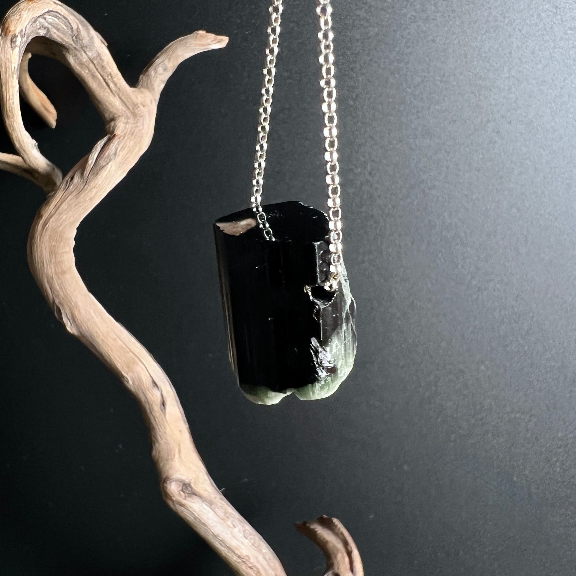 Turmalin Kette getragen | schwarzer Edelstein | Silber Chain | Pakistan Kristall Schmuck | Happy Minerals