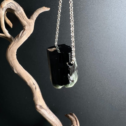 Turmalin Kette getragen | schwarzer Edelstein | Silber Chain | Pakistan Kristall Schmuck | Happy Minerals