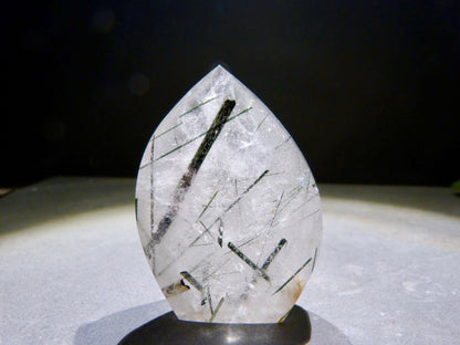 turmalinquarz-freeform-gruen-nadeln-happy-minerals
