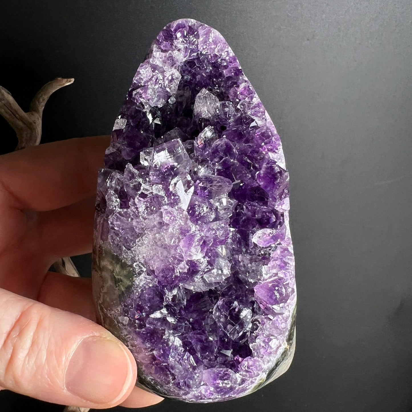 Uruguay Amethyst | kantenpoliert | Nahaufnahme | violette Kristallstruktur | detailreich | Happy Minerals