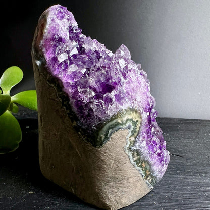 Uruguay Amethyst | kantenpoliert | Profil | violette Kristalle | grüne Achatstreifen | Happy Minerals