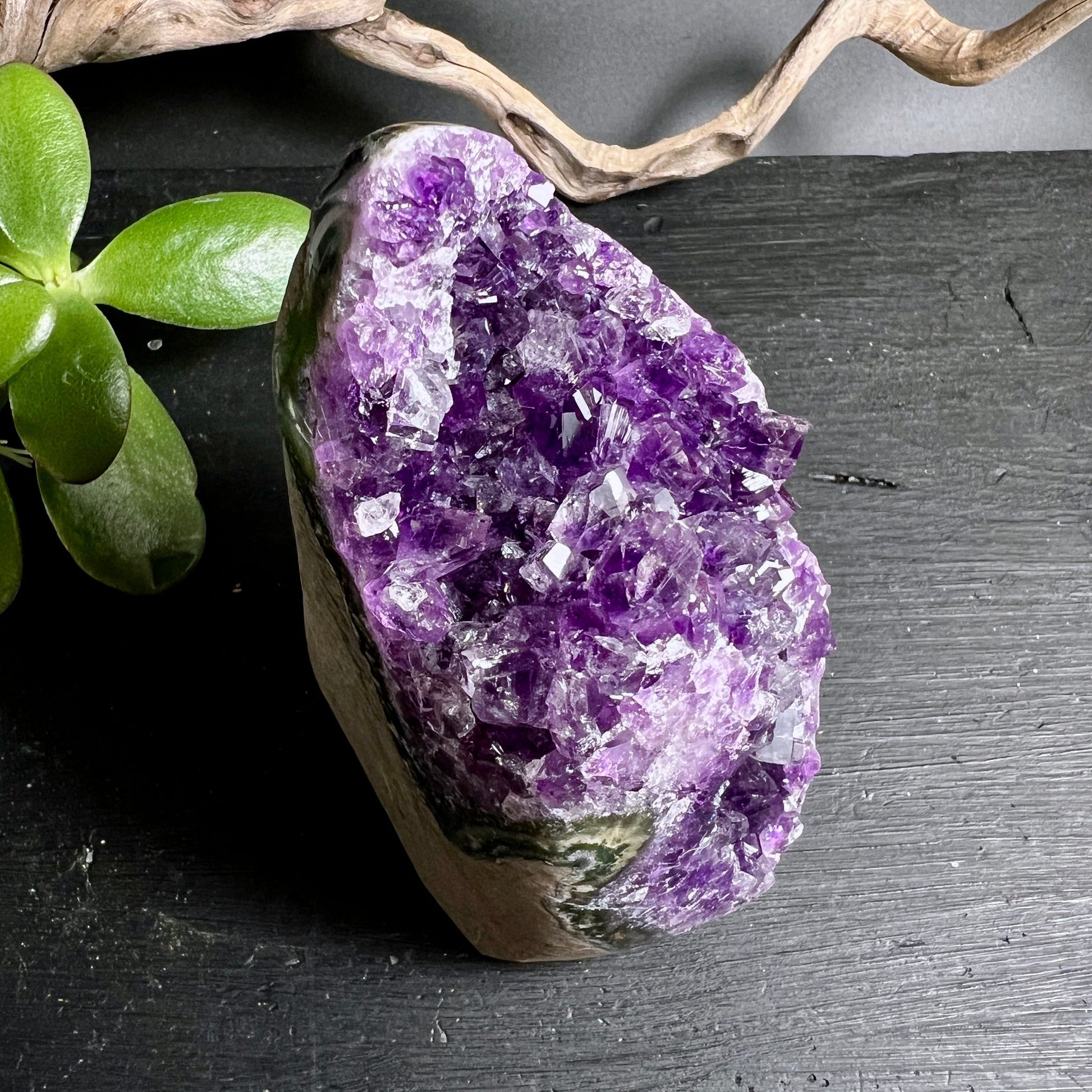 Uruguay Amethyst | kantenpoliert | schimmernde Kristallflächen | natürliche Schönheit | Happy Minerals