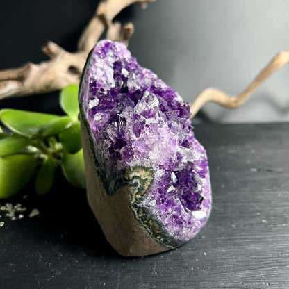 Uruguay Amethyst | kantenpoliert | violette Kristalle | grüne Achatschicht | Happy Minerals