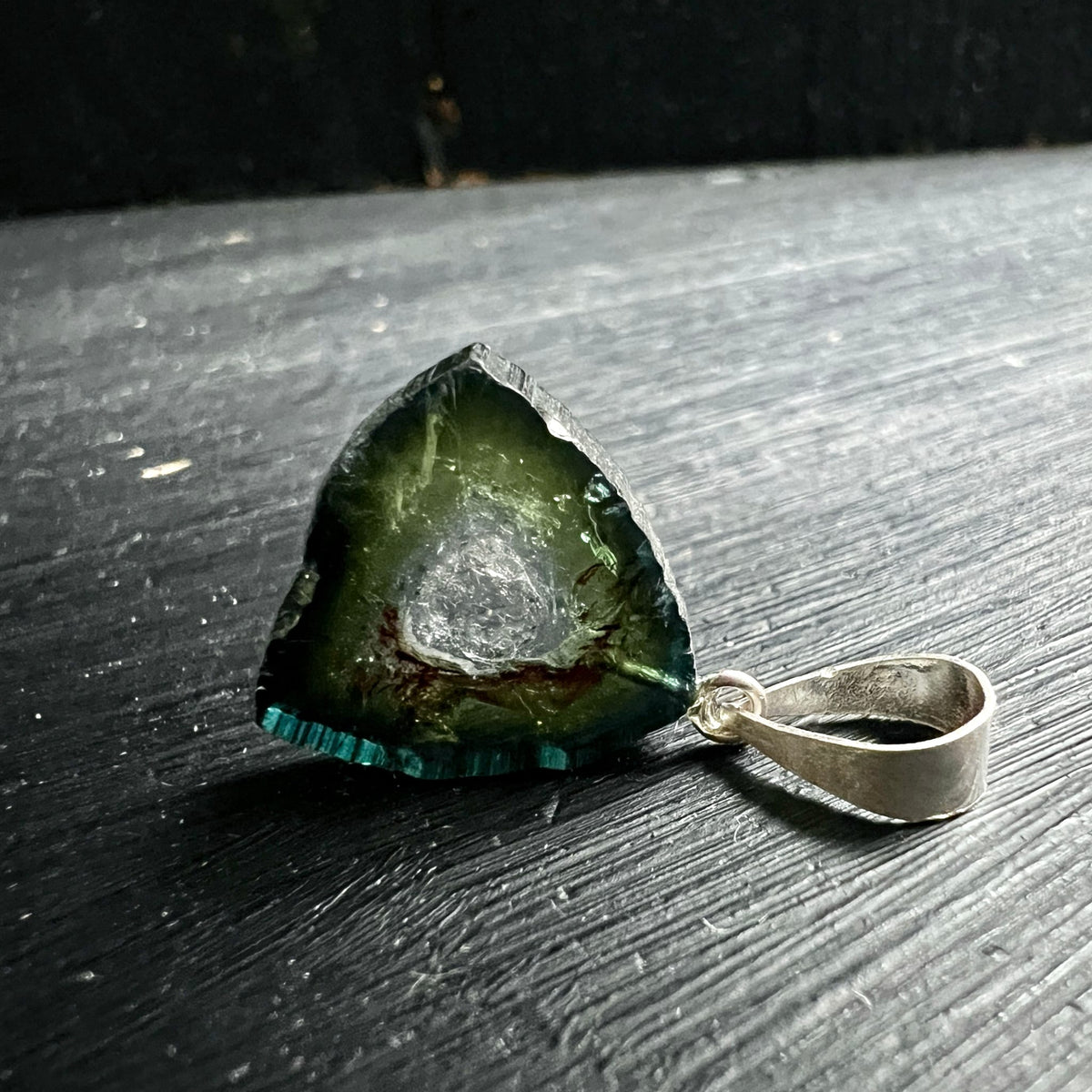 Wassermelonen Turmalin | Anhänger | grün-blaue Facetten | rote Einschlüsse | Happy Minerals