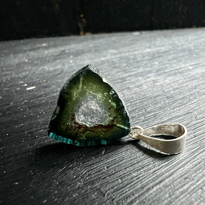 Wassermelonen Turmalin | Anhänger | grün-blaue Facetten | rote Einschlüsse | Happy Minerals