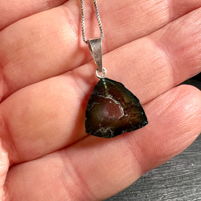 Wassermelonen Turmalin | Kette in Hand | zartes Farbspiel | Silberkette | Happy Minerals