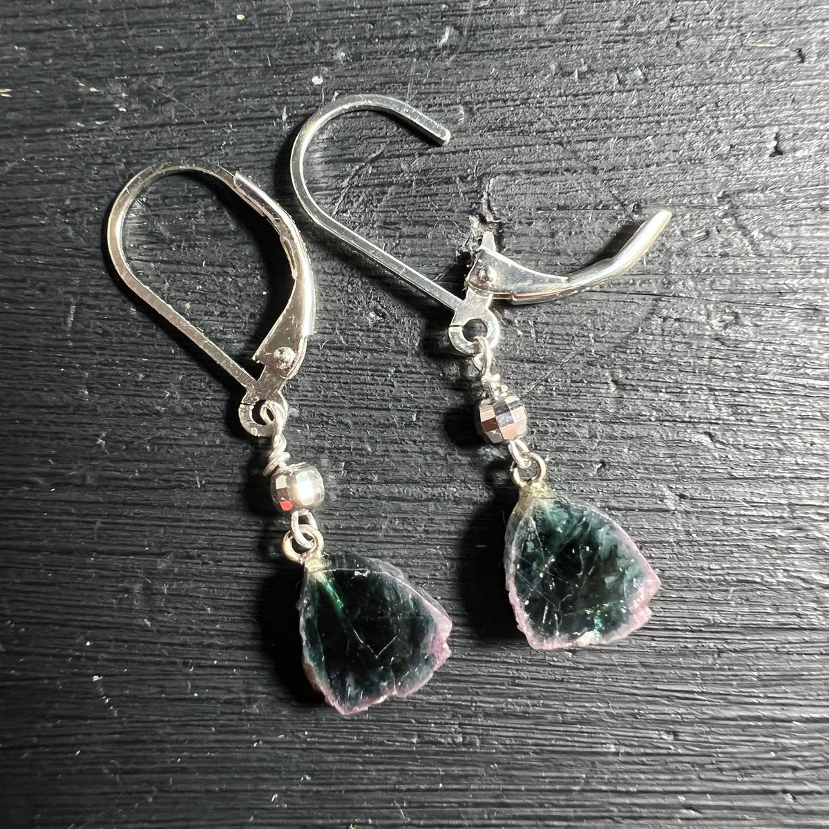 Turmalin Verschluss Nahaufnahme | Silberdetail | Hebelverschluss | Happy Minerals Ohrringpaar