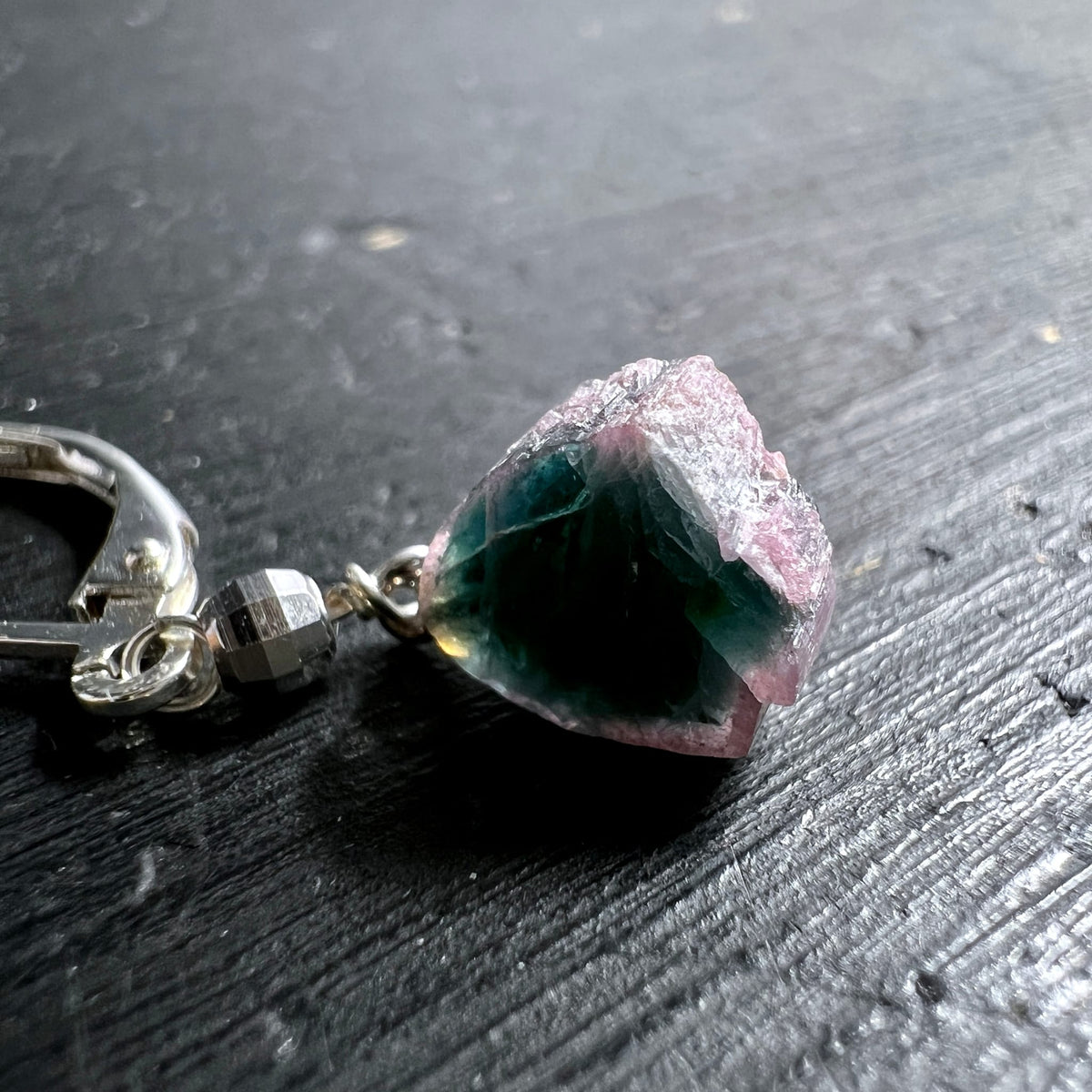 Turmalin Rohstein Makro | türkis-pinke Höhle | polierte Scheibe | Happy Minerals Brasilien