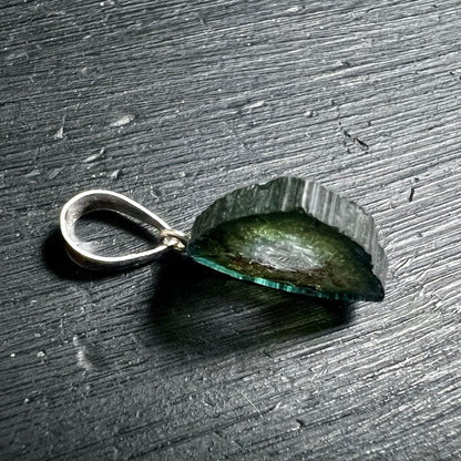 Wassermelonen Turmalin | Seitenansicht | naturbelassener Rand | grüner Schimmer | Happy Minerals