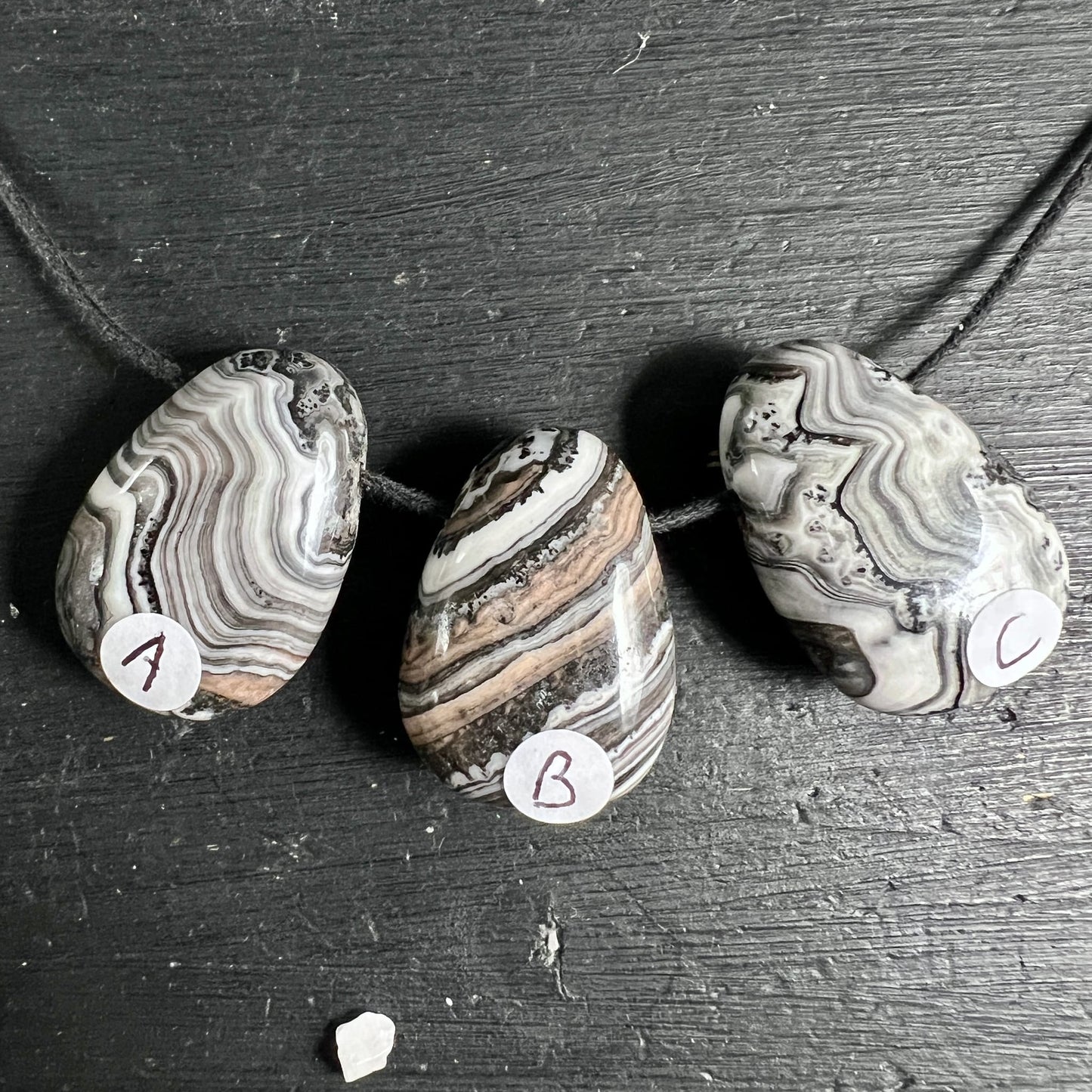 Zebracalcit | Tropfenform | Drei Varianten A B C | Mexiko | Happy Minerals | Naturschmuck