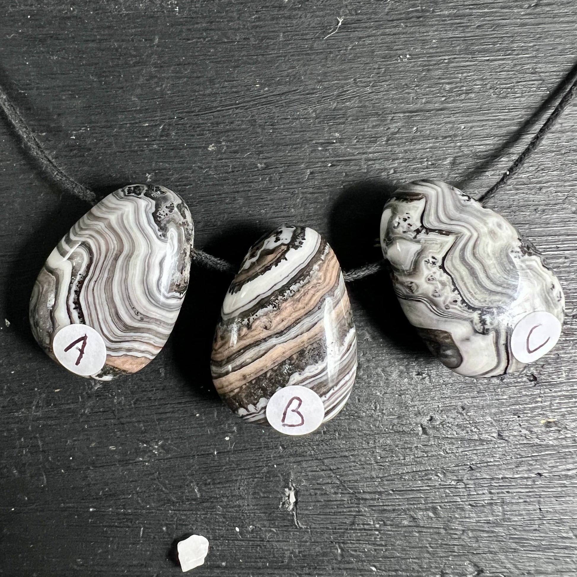 Zebracalcit | Tropfenform | Drei Varianten A B C | Mexiko | Happy Minerals | Naturschmuck