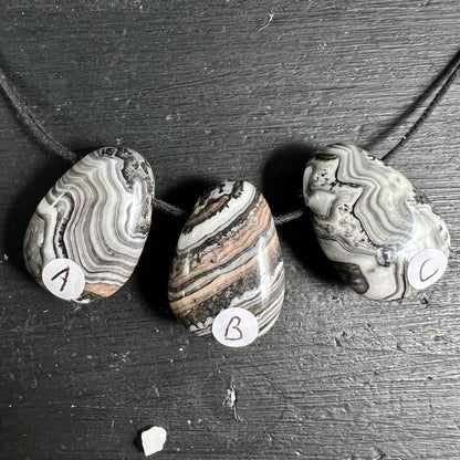 Zebracalcit | Tropfenform | Drei Varianten A B C | Mexiko | Happy Minerals | Naturschmuck